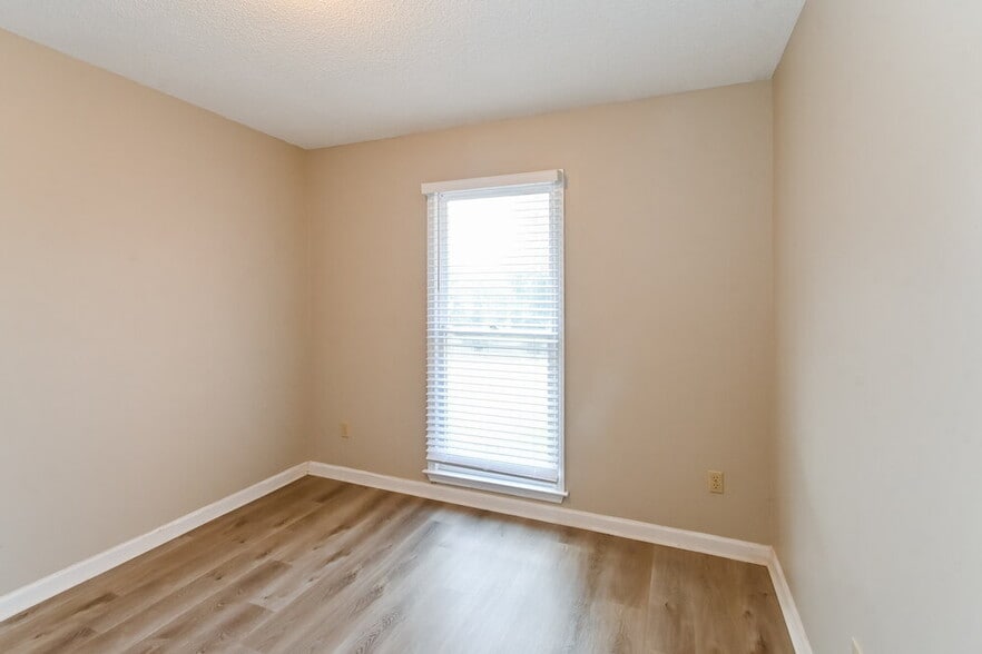 Building Photo - 4430 Highgrove Dr