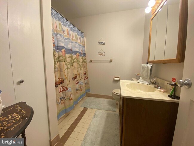 Building Photo - 240 Valley Stream Ln