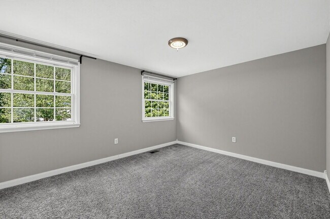 Building Photo - 4419 S Shore Dr