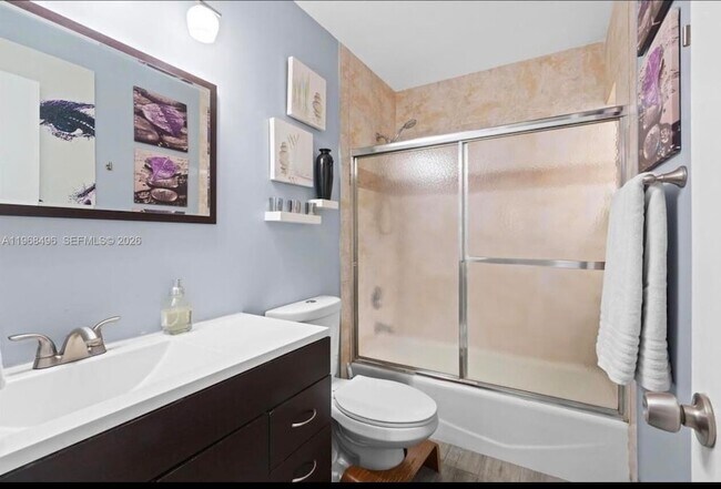 Building Photo - 2900 NW 69th Ct