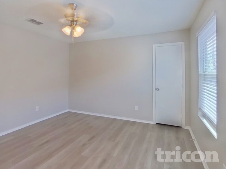 Building Photo - 4937 Waterford Dr