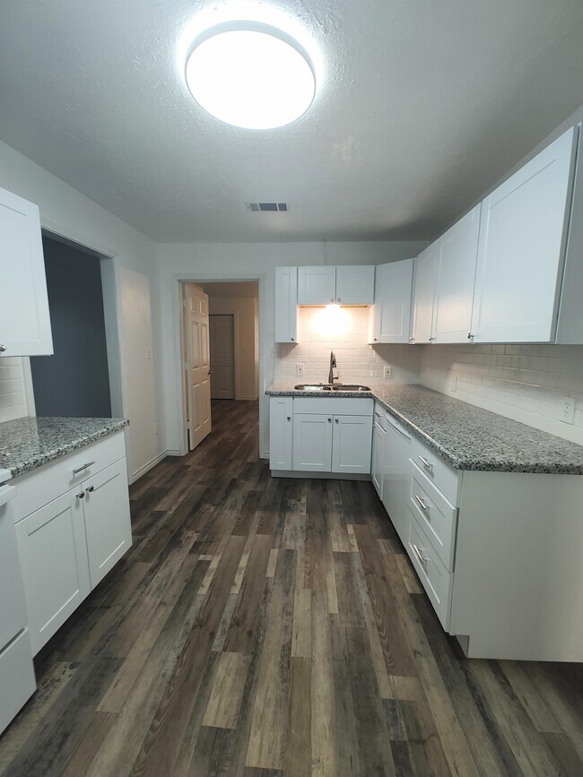 Building Photo - 105 Lumberton Dr