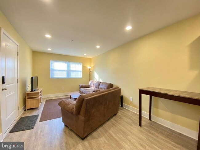 Building Photo - 2214 N Camac St