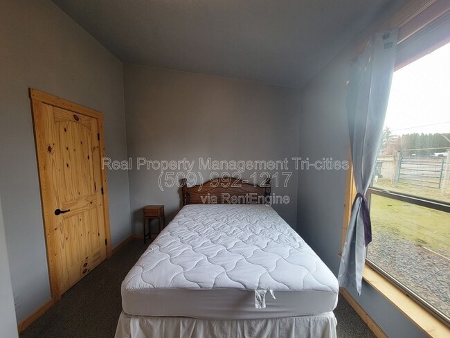 Building Photo - 52203 WA-225