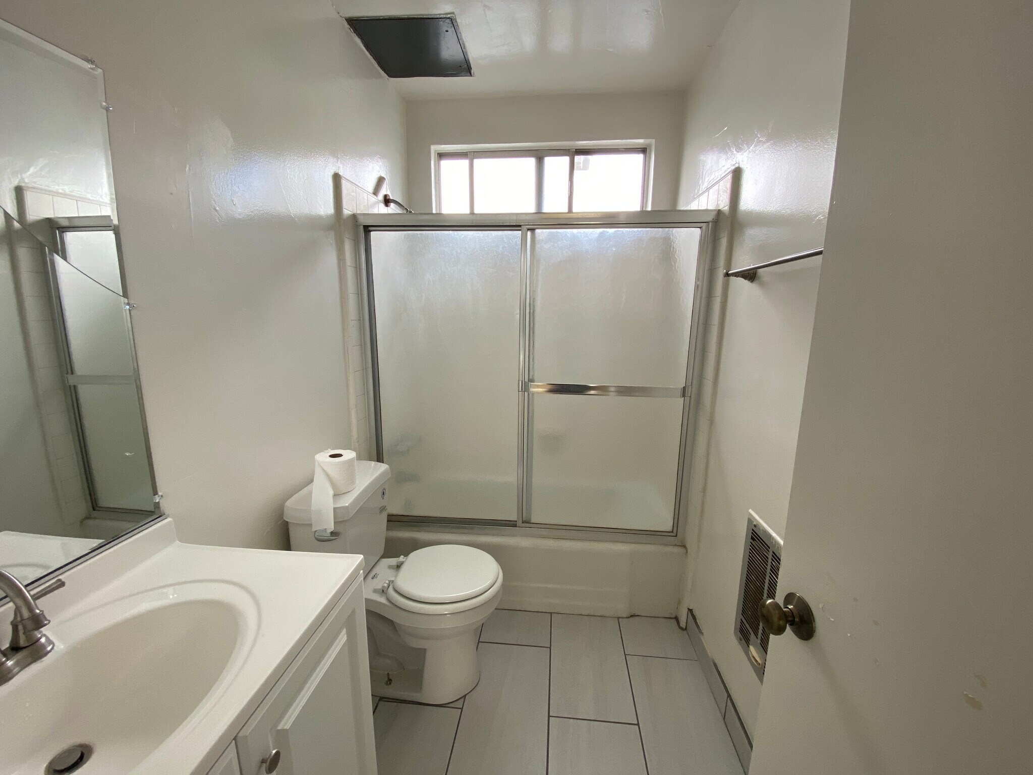 Building Photo - 11706 Mayfield Ave