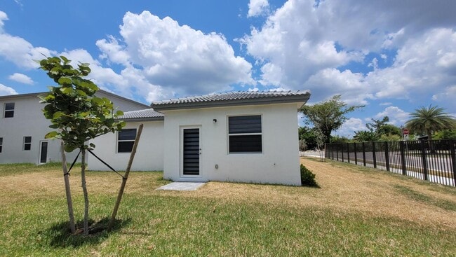 Building Photo - 16105 SW 149th Ave