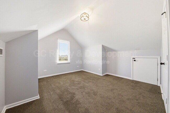 Building Photo - 2036 S 1st Ave