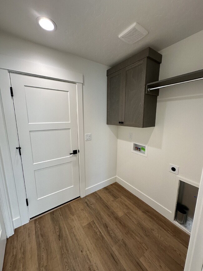 Building Photo - "Charming 3-Bedroom Oasis with Granite Touches in Meridian!"