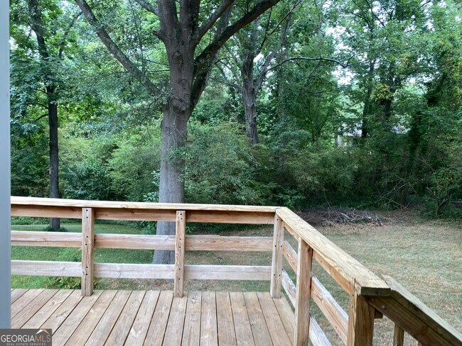 Building Photo - 1545 Gaylor Dr SE