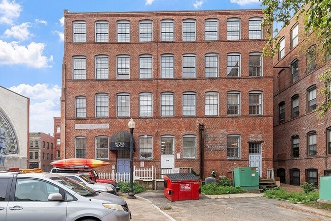 Building Photo - 57 Washington St