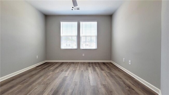 Building Photo - 2566 Piering Dr