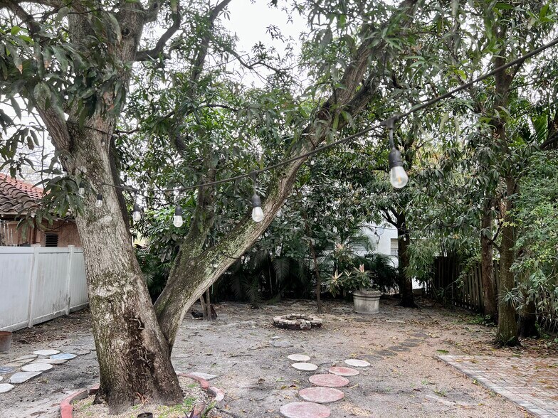 Building Photo - 1623 Johnson St