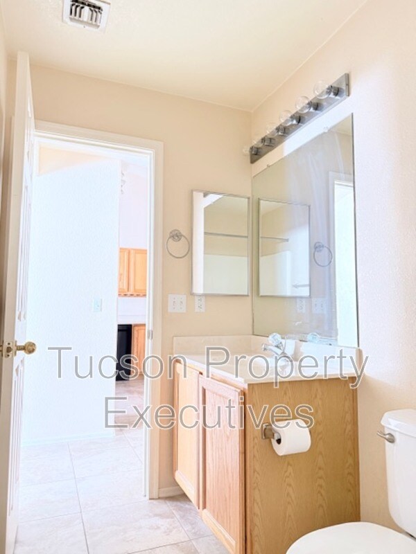 Building Photo - 13256 N Hammerstone Ln