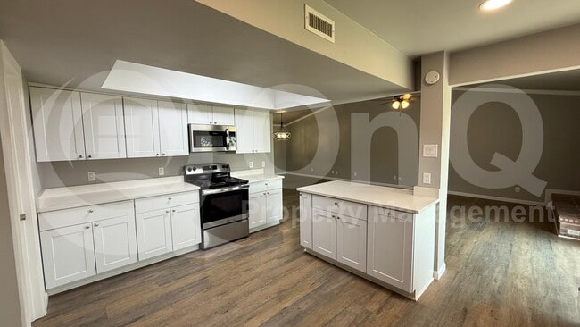 Building Photo - 3302 High Plateau Dr
