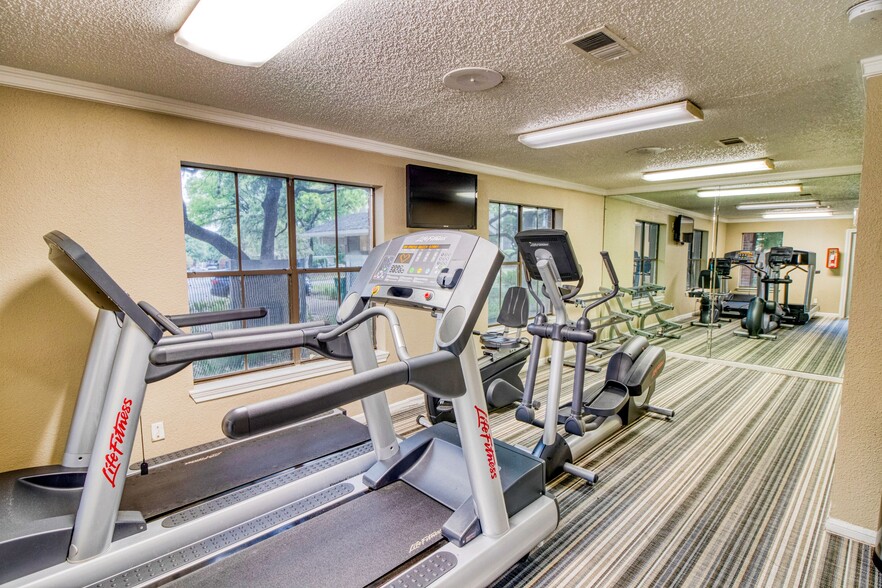 Fitness center - Village Oaks