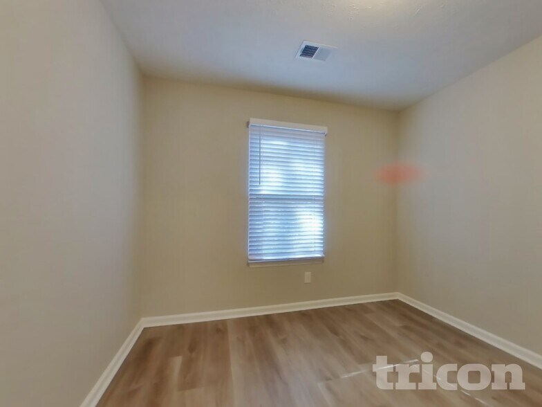 Building Photo - 2901 Westchester Ct