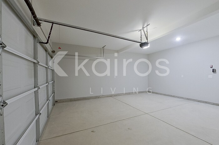 Building Photo - 895 Silent Barge Cv