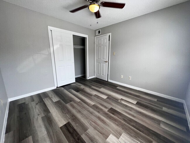 Building Photo - 3/2 Regency Gardens 1st Floor Condo with New Plank Fooring, Stainless Appliances, and Fresh Paint!