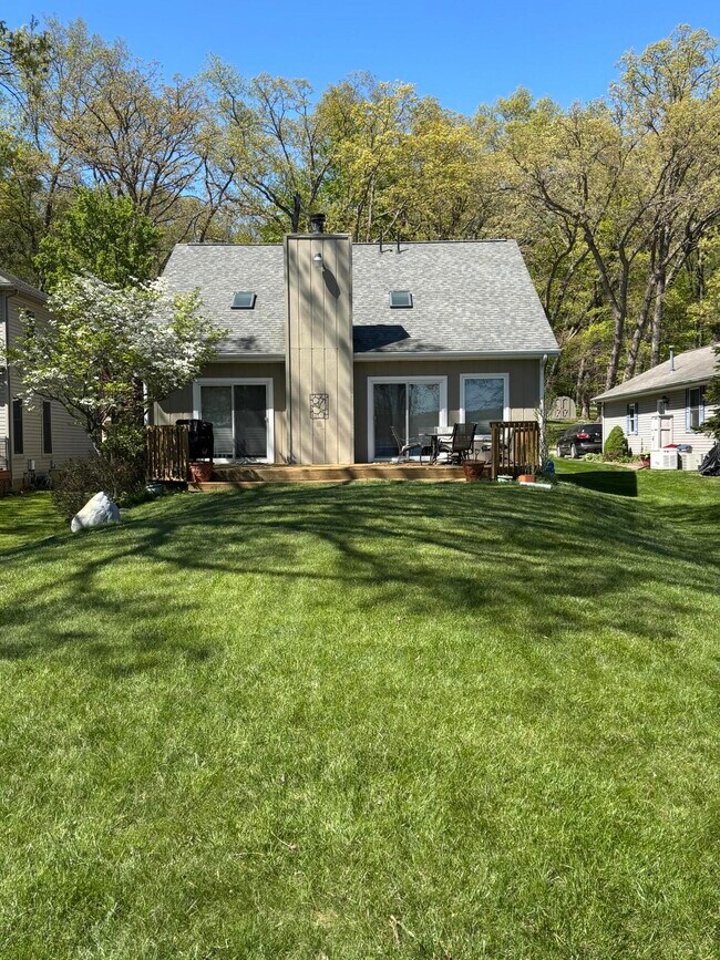 Building Photo - 5550 Joslin Dr