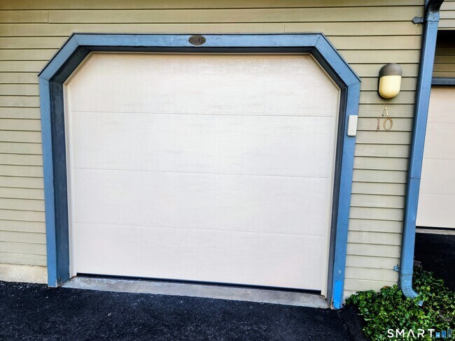 Building Photo - 15 Perry Ave