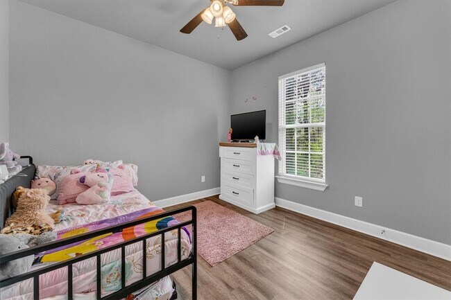 Building Photo - 25 Ruthwell Dr