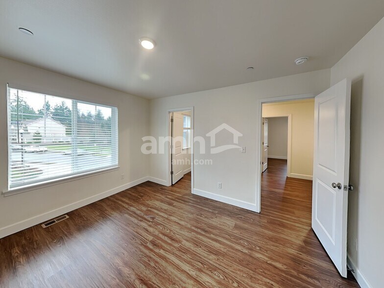 Building Photo - 10601 136th St Ct E