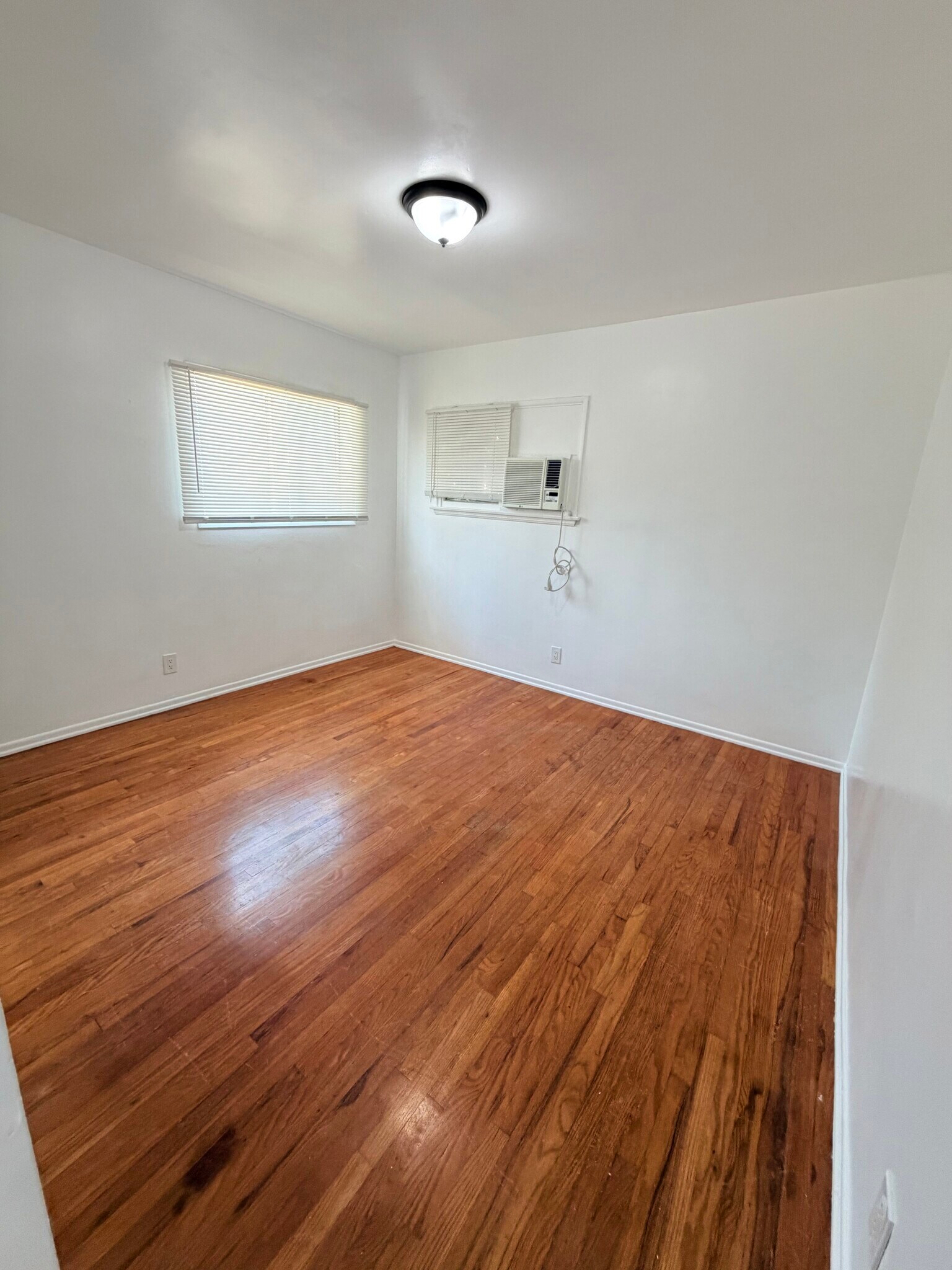 Building Photo - 7110 1/2 Haskell Ave