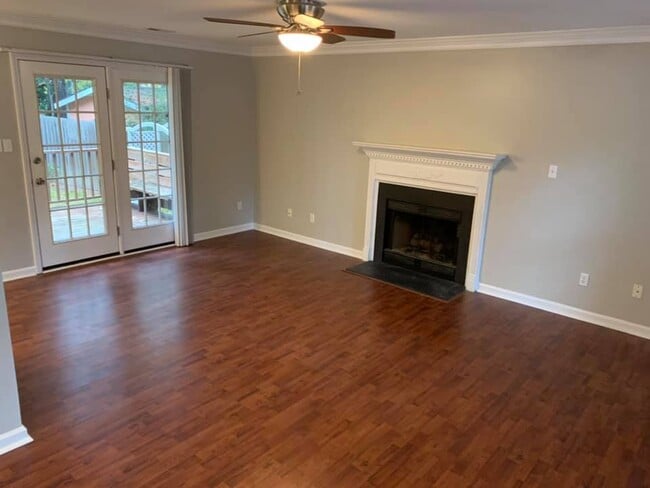 Building Photo - 104 Autumn Pine Ct