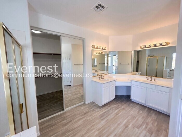 Building Photo - 10771 Vemoa Dr