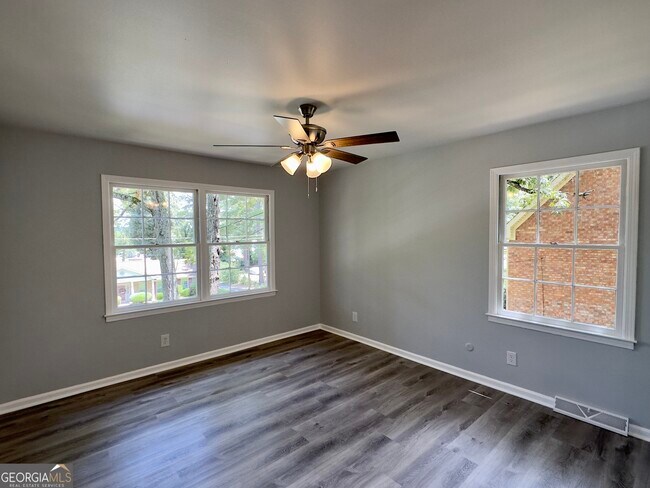 Building Photo - 6 Westlyn Dr