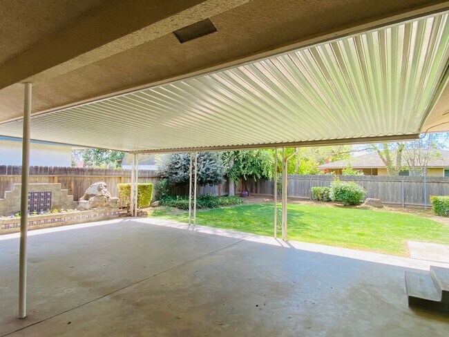 Building Photo - $2,395 Herndon & First, Spacious 4 Bedroom...