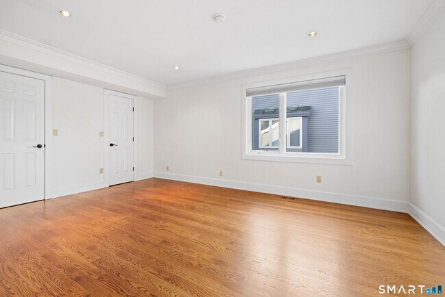 Building Photo - 1 Island Dr