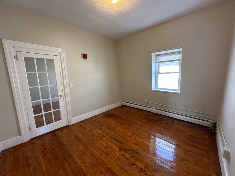 Building Photo - 124 Vinton St, 3