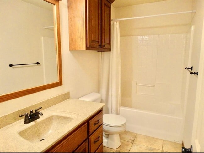 Building Photo - 566 W Alamo Ct Way