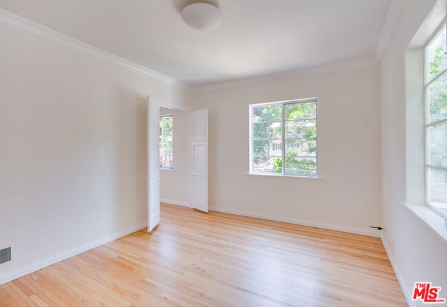 Building Photo - 10309 Chrysanthemum Ln