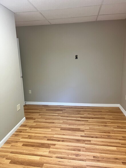 Building Photo - 410 Hillview Plz