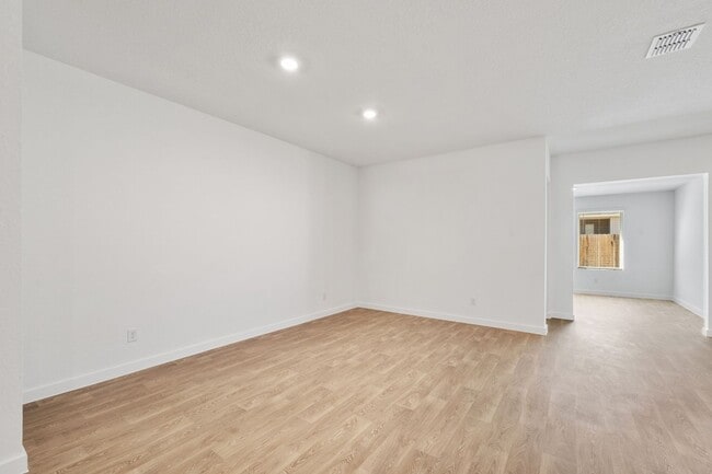 Building Photo - Luxurious 4 BR / 2 BA with THREE-CAR GARAGE - 2314 SF - Harmony Hills, Fredericksburg!