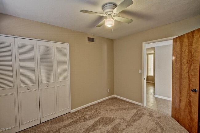 Building Photo - 1030 E Manhatton Dr