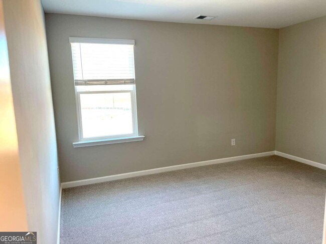 Building Photo - 305 Golden Eagle Pkwy
