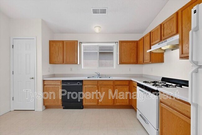 Building Photo - 908 Bursum Ln SE