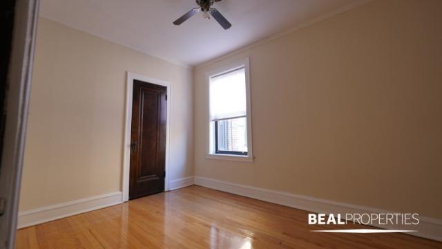 Building Photo - 1 bedroom in CHICAGO IL 60613