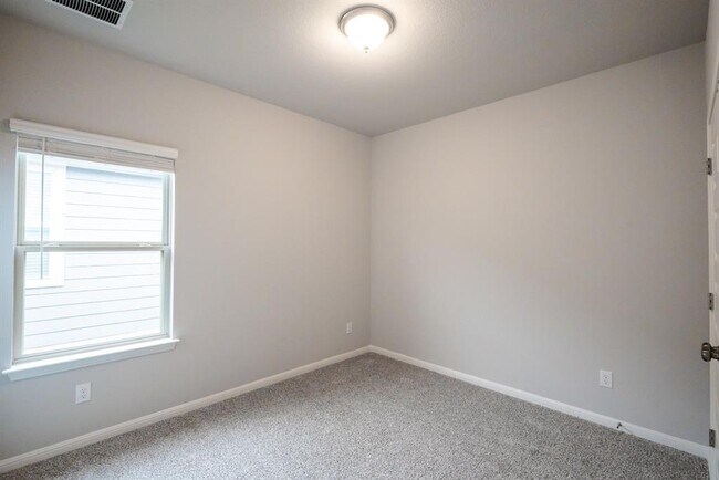 Building Photo - 208 Kellys Heroes Wy