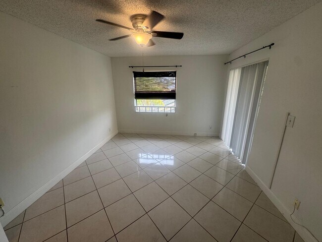 Building Photo - 9999 Summerbreeze Dr