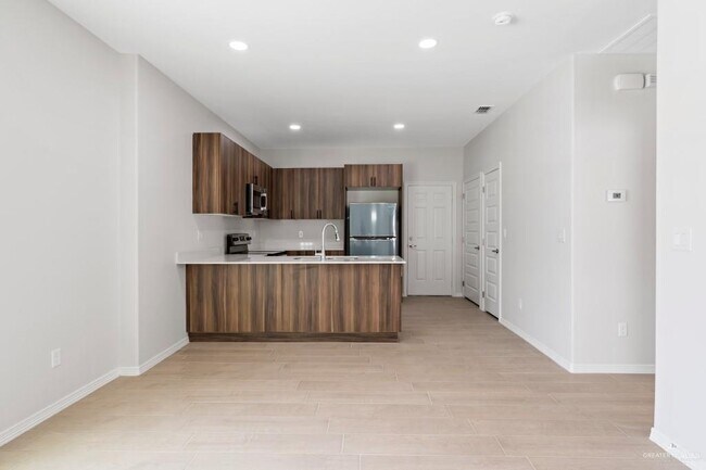 Building Photo - 11 W Driftwood St