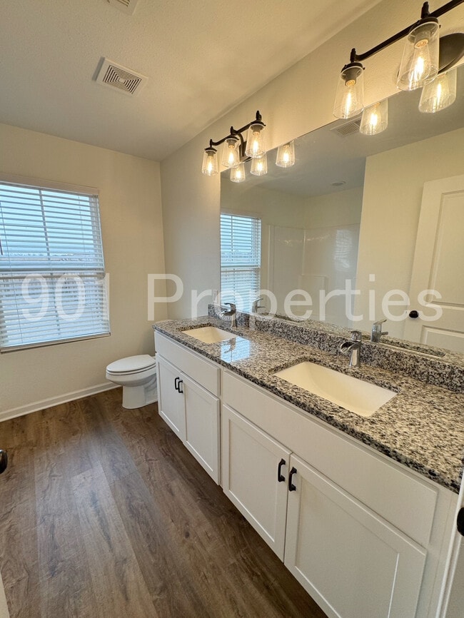 Building Photo - 565 Fernwood Dr