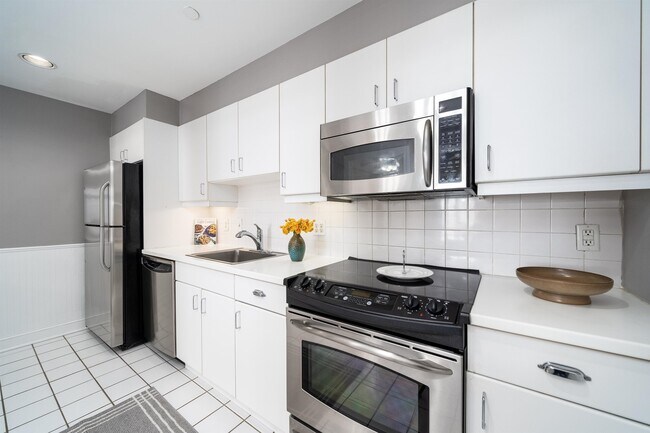 Building Photo - 206 Shearwater Ct W