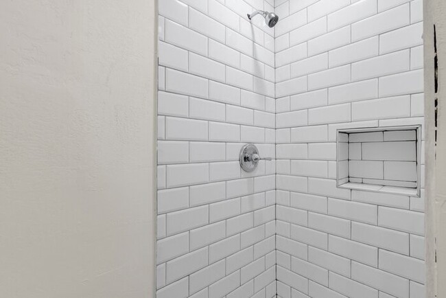 Building Photo - Brand new 3 bedroom renovation next to His...