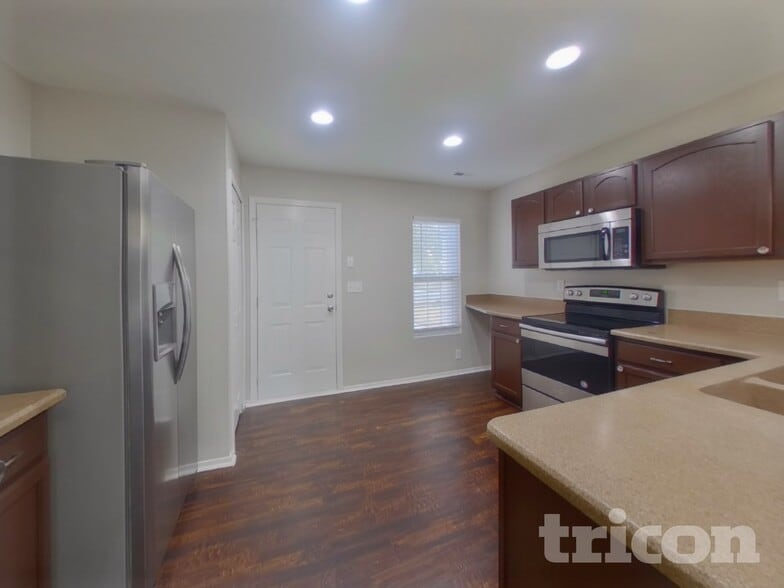 Building Photo - 4116 Larkhaven Village Dr