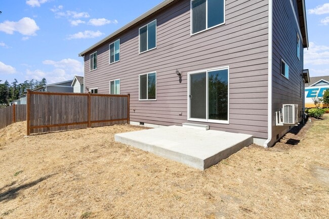 Building Photo - 3 Bath 2.5 Bath - Modern Townhome - Hillcrest - NAS Whidbey