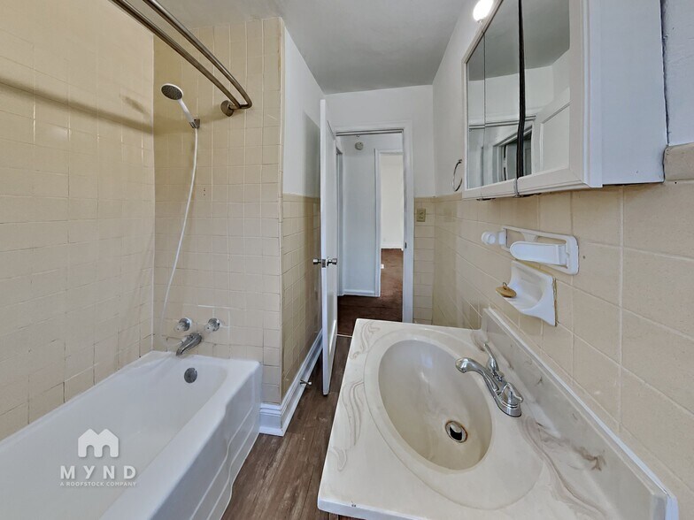Building Photo - 2021 N Drexel Ave